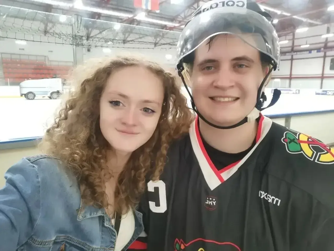 Спорт объединяет! 🏒✨

В выходные наша студентка Анна Костина стала частью настоящего ледового празд