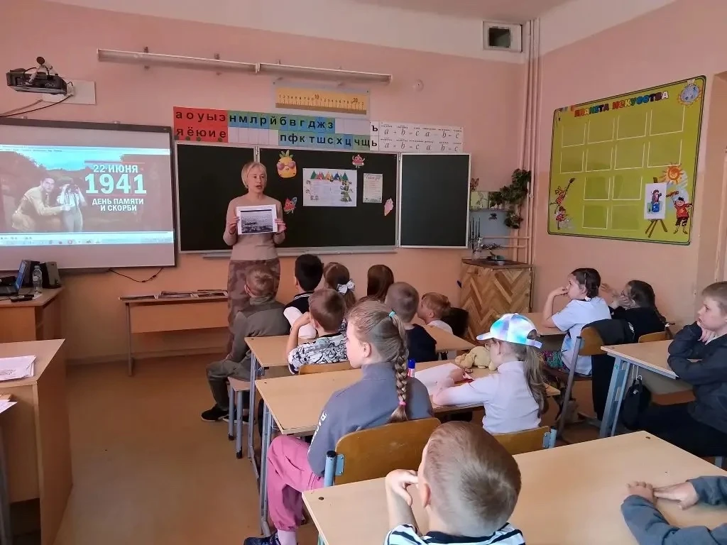 🕊️Урок памяти «И нам войну забыть нельзя» 

❗️День памяти и скорби — памятная дата в России, котора
