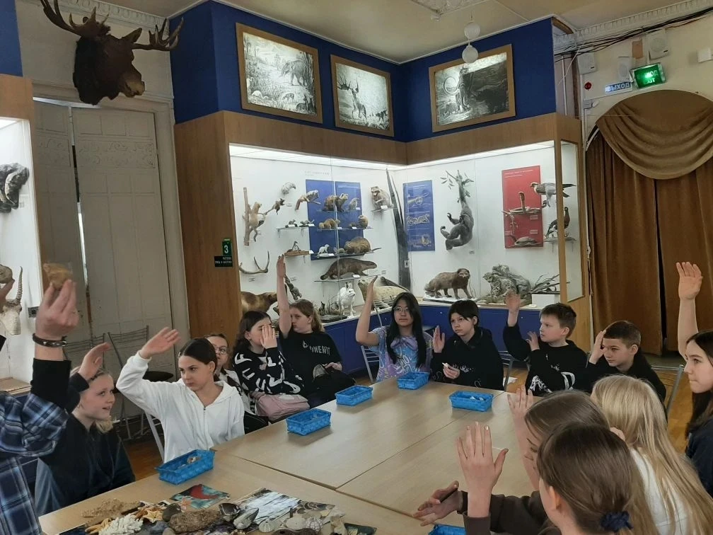 🔬 5-е классы в Тимирязевском музее: от морского дна до московских деревьев!  Наши пятиклассники побы