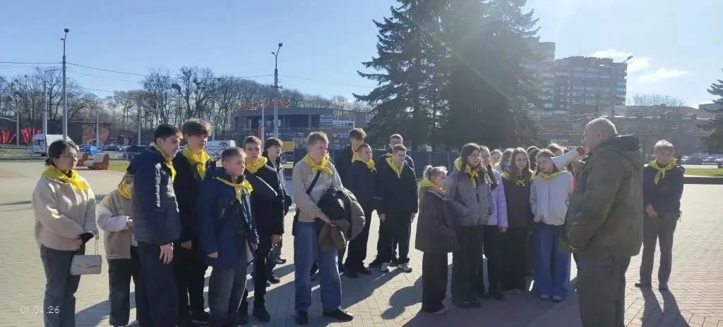 Дорогами Победы 🇷🇺  Учащиеся 6Б, 7В и 8Б классов отправились в познавательное путешествие по памятны