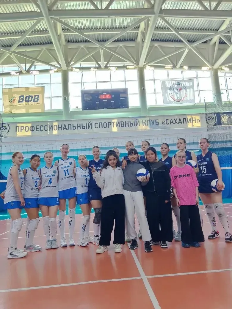 Первомай в движении! 🏐🏀 Наши ребята из 5-Г на Дне открытых дверей в Спортивной школе ...