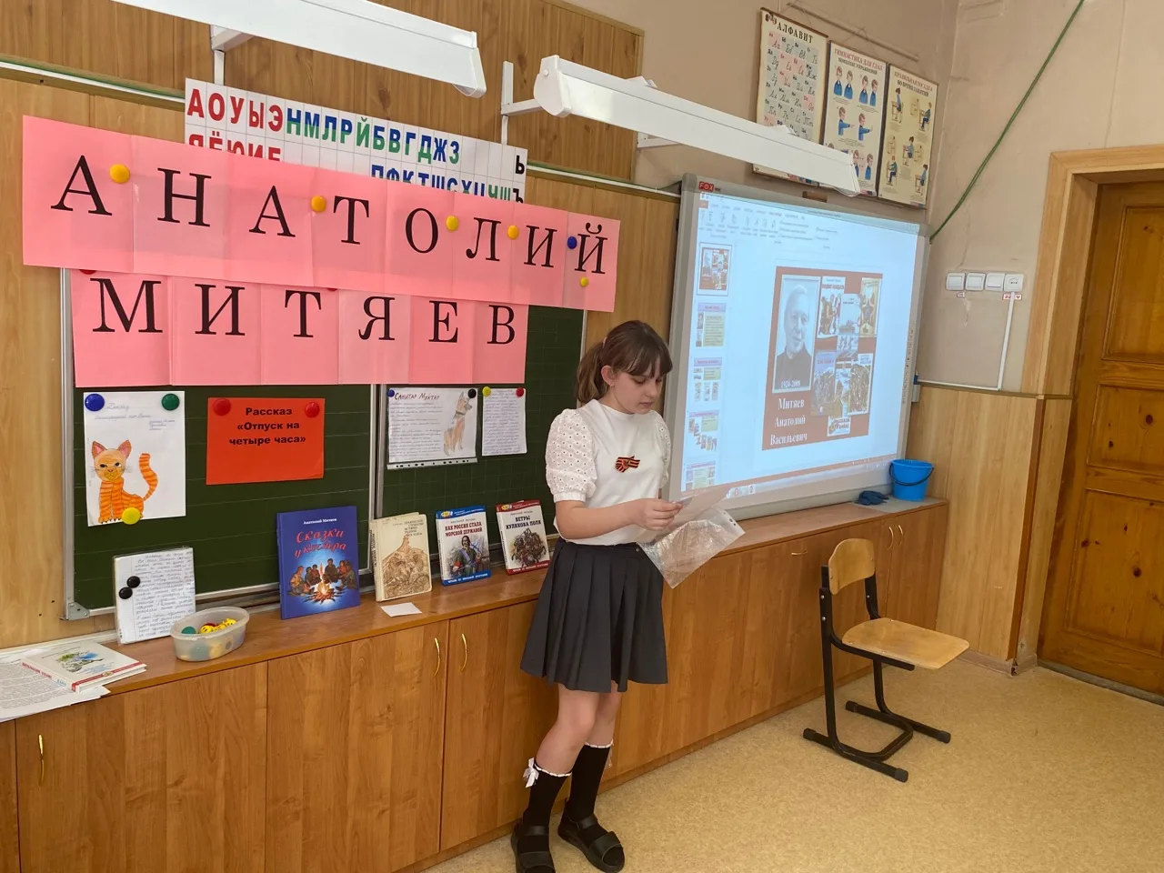 6 мая в нашей школе состоялся особенный урок – «Старшие читают младшим о войне».   Полина Кузьмина, 
