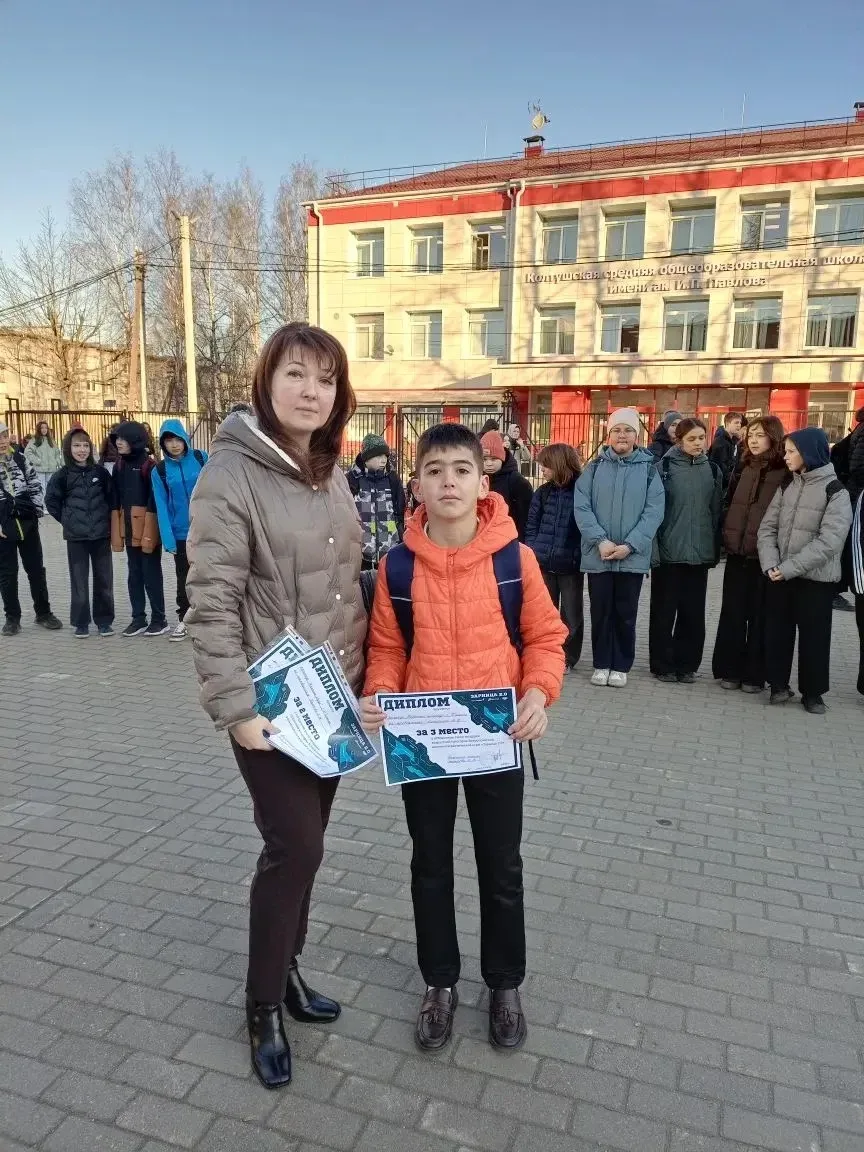 🇷🇺 Понедельник в Колтушской СОШ выдался по-настоящему событийным!  Сегодняшнее утро началось с торже