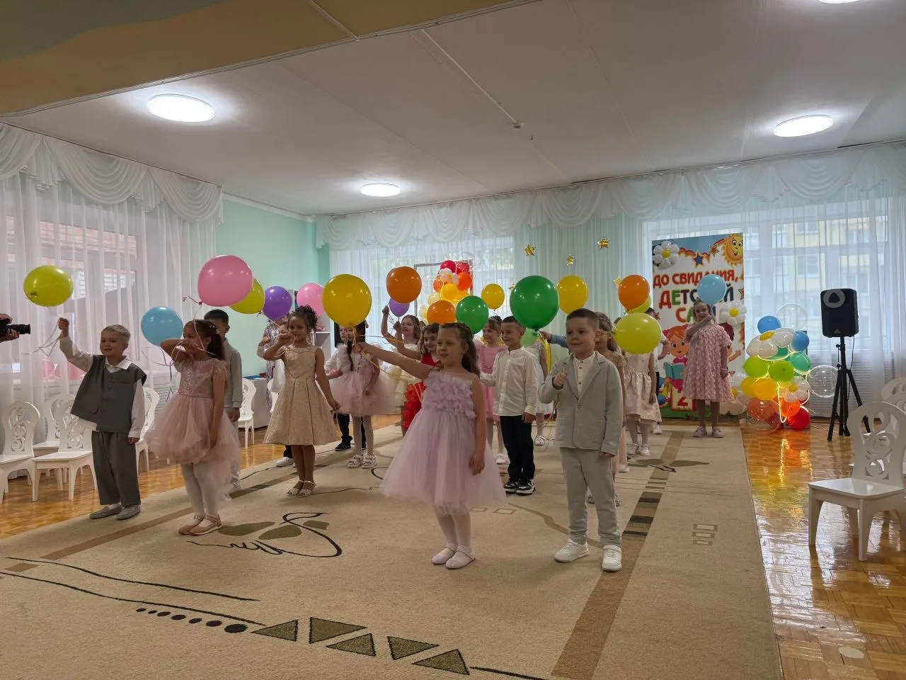 🎈🎀Сегодня свой выпускной бал отпраздновала группа "Зайчата". Нарядный зал еще хранит шорох пышных 