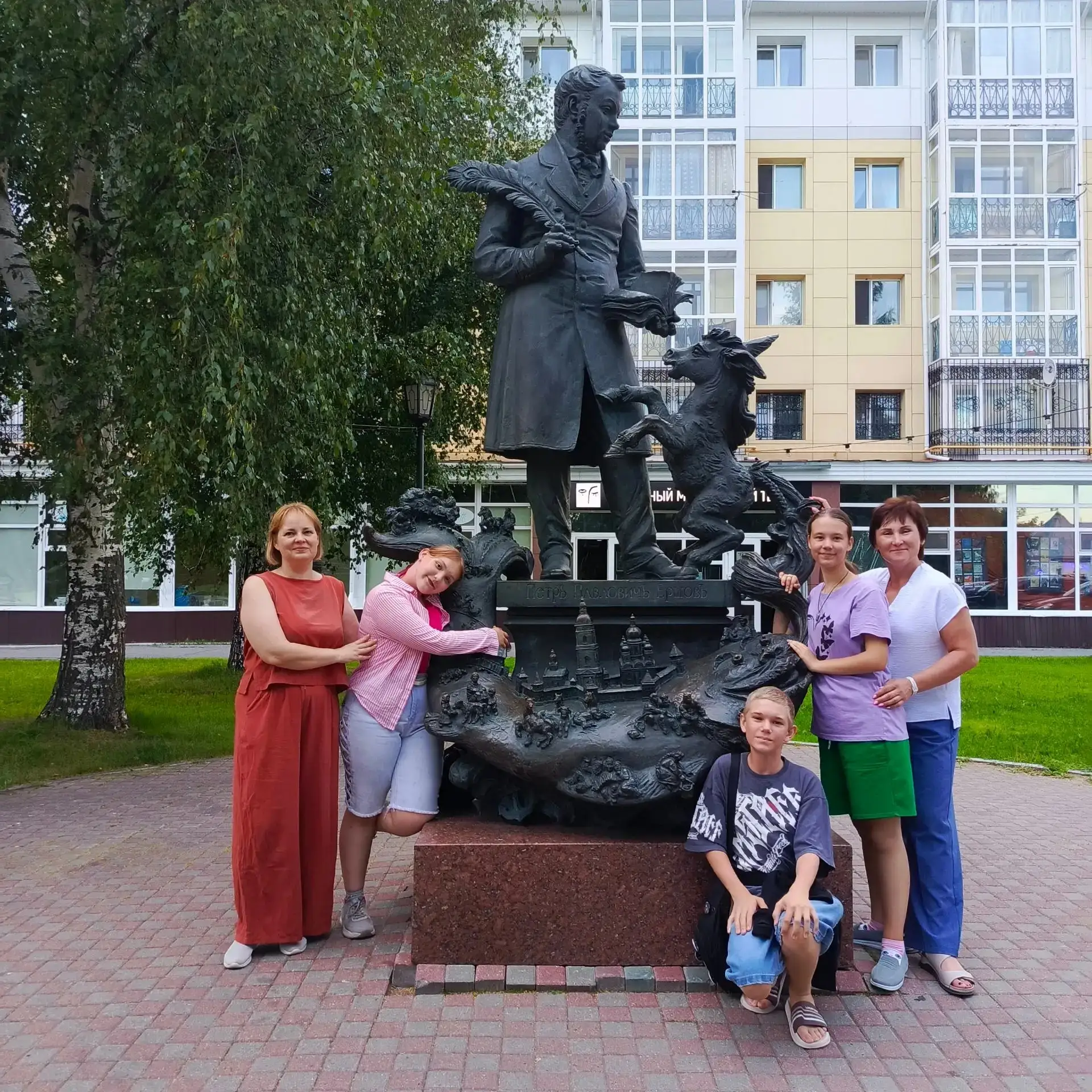 🚀 Три дня, два города и море истории!
С 9 по 13 июля мы (Бабахинас Лариса, Дутов Владислав, Корчмин