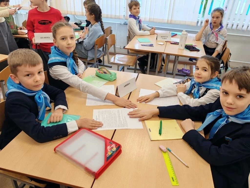 Команда "Афина" из 4-а класса МБОУ "Гимназия №9" приняла участие VII Турнире математической игры в г