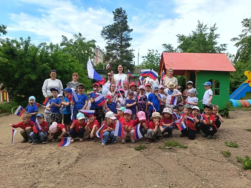 Моя Родина-Россиия!

12 июня - ДЕНЬ РОССИИ!
Нам праздники для радости даны,
Мы знаем их немало, самы