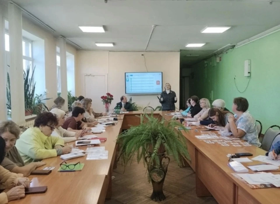 Депутаты-единороссы Тульской городской Думы принимают участие в заседаниях педагогическ...