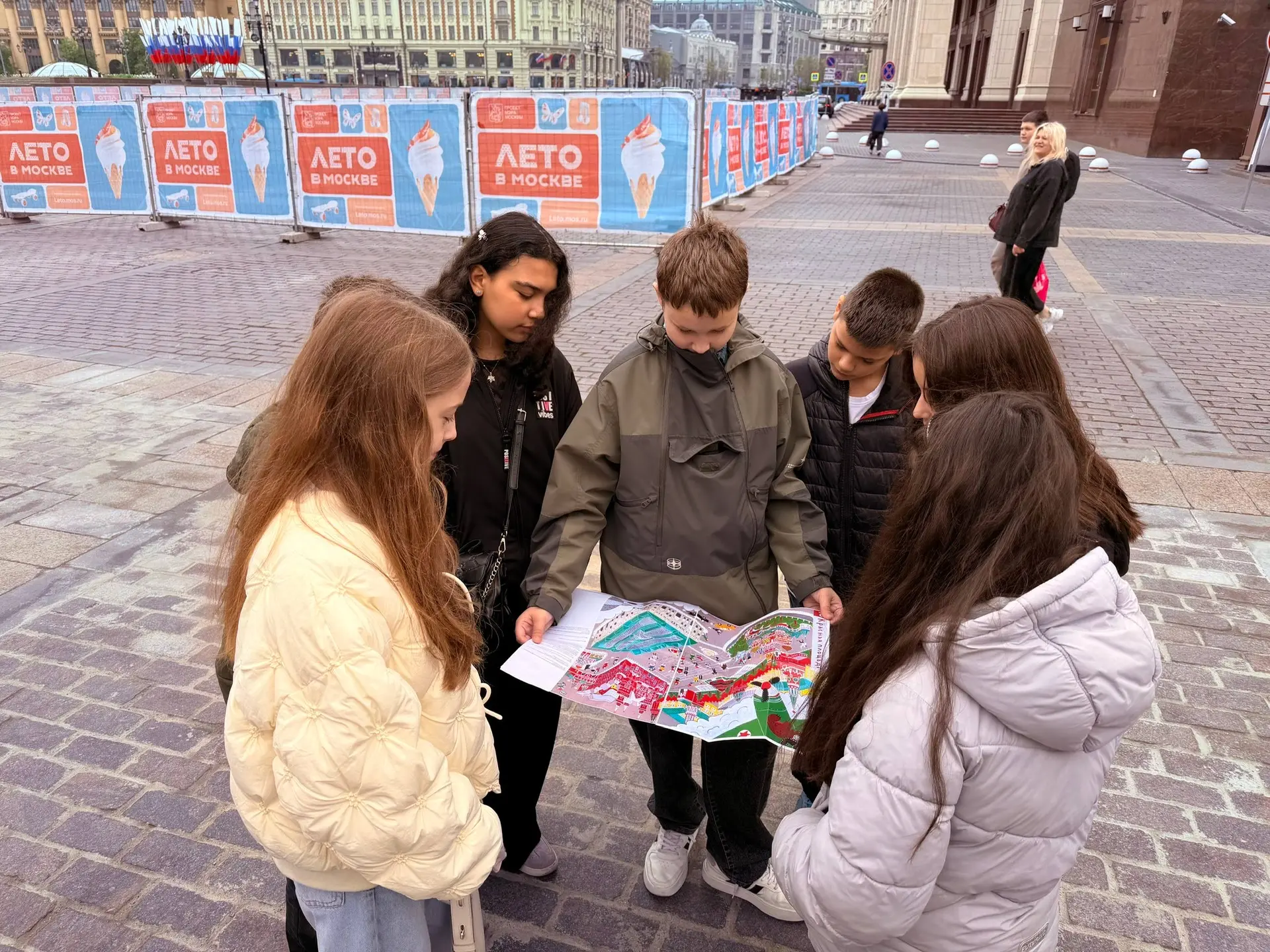 🇷🇺 Из учебника — прямо на брусчатку! 🇪🇸  На этой неделе ученики 5 «Д» класса совершили небольшое пут