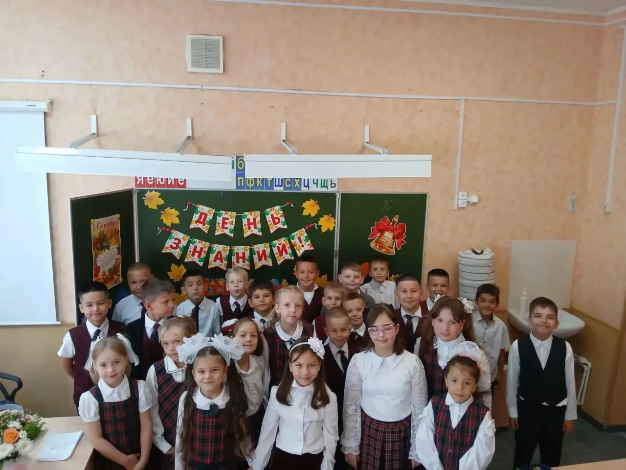 2 и 5 ✅ Познакомились с новой учительницей дочки, завтра уже новые уроки начнутся☺️