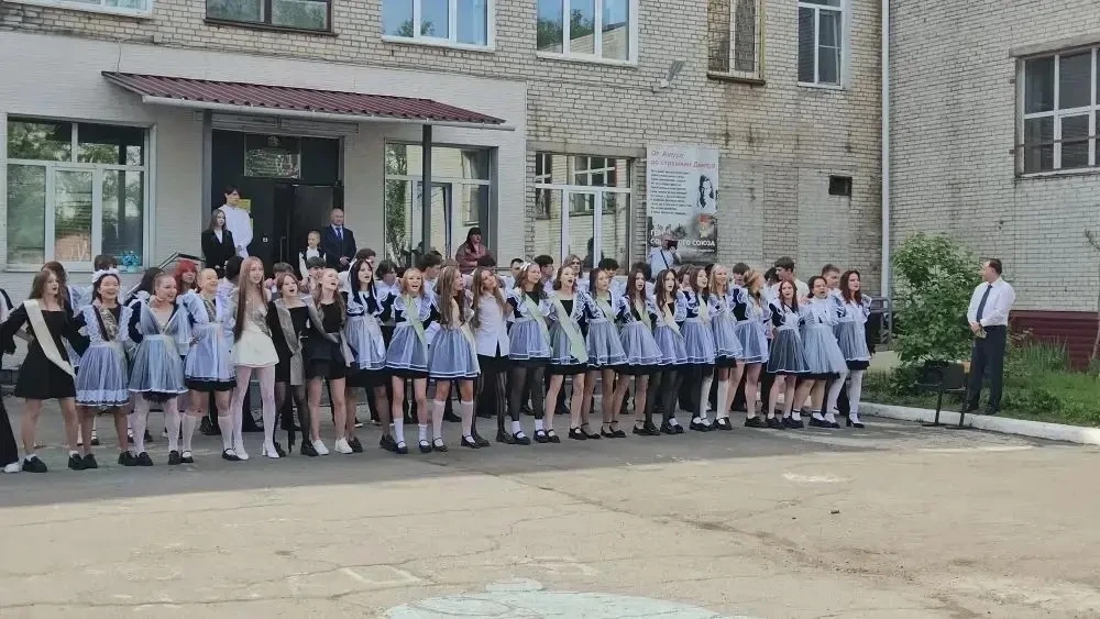 Дорогие выпускники 9-х классов! 🎓✨  Сегодня вы завершаете важный этап в своей жизни — основное общее