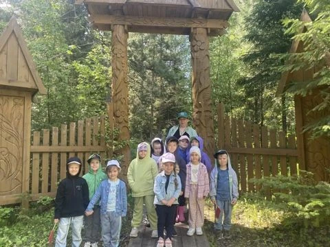ЭКСКУРСИЯ В «САМАРОВСКИЙ ЧУГАС» ДОШКОЛЯТА ОТКРЫЛИ ТАЙНЫ ЭКОЛОГИЧЕСКОЙ ТРОПЫ ЧЕРКАСОВОЙ!...