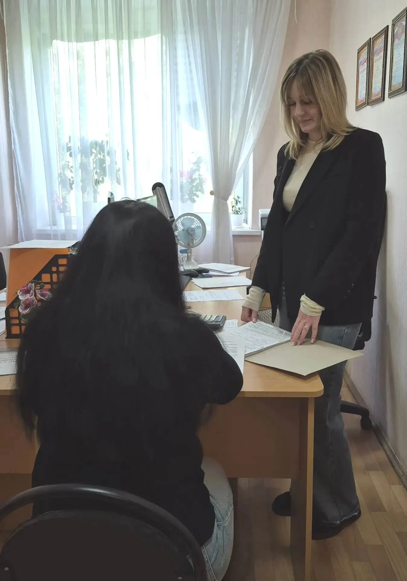 Специалистами филиала № 15 ГКУ ЛНР «РЦСЗН» в Свердловском м/о продолжается прием заявле...
