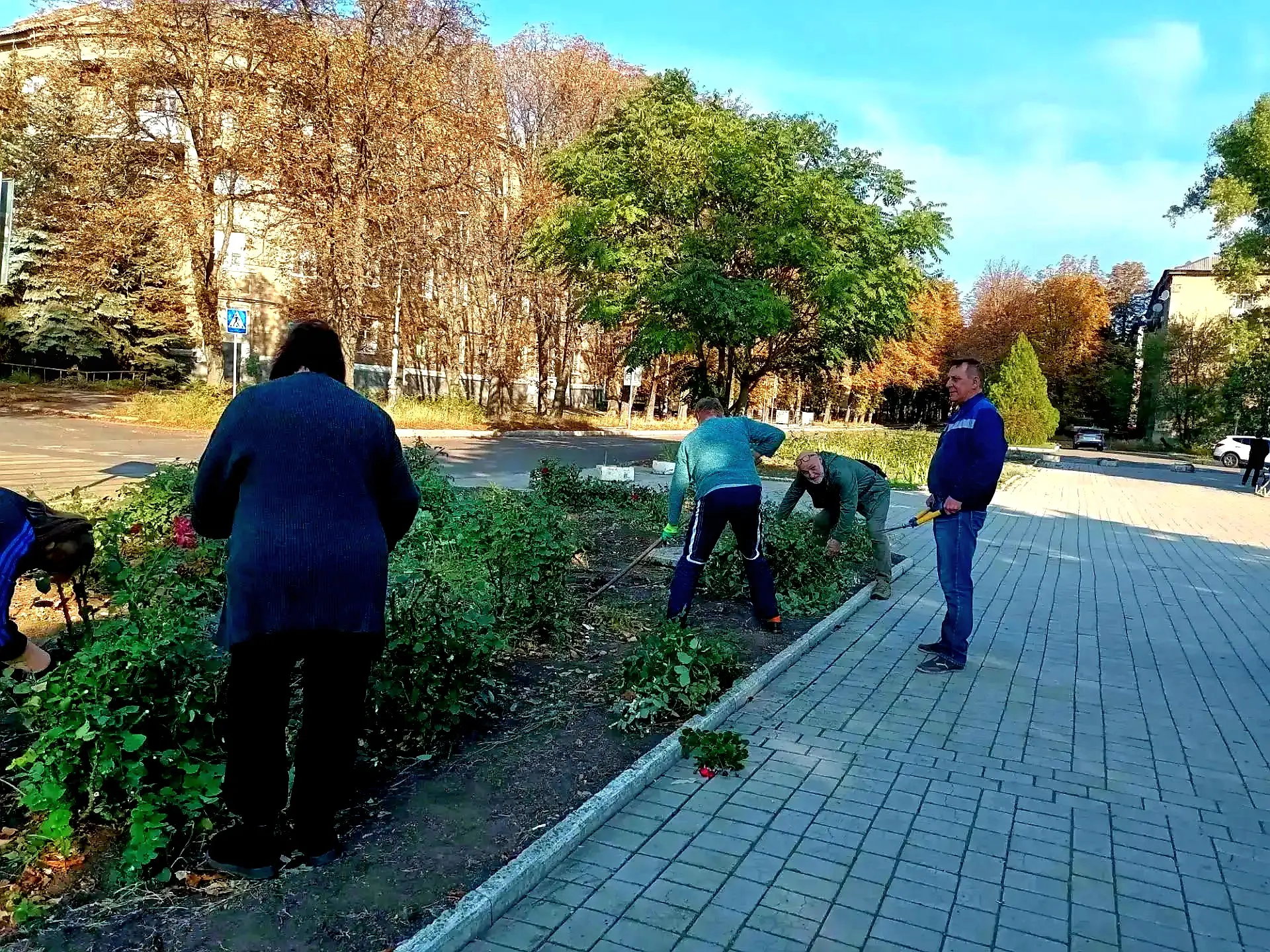 В Макеевке благоустроили территорию у Дворца культуры.