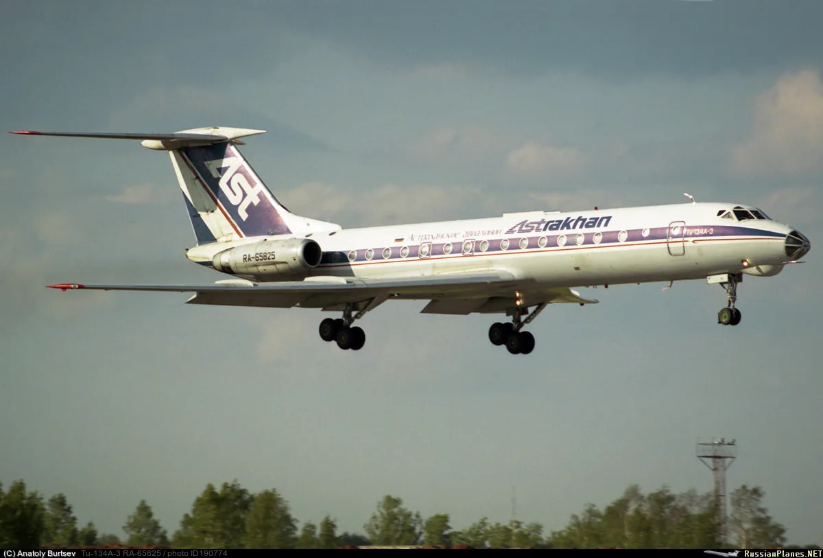 ✈️ В день 90-летия открытия аэропорта в Астрахани почему бы и не вспомнить наш старый р...