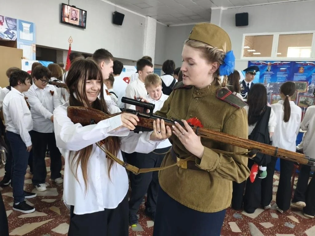 Незабываемый урок истории: 6В класс на выставке школьных музеев ко Дню Победы Сегодняшний день стал 