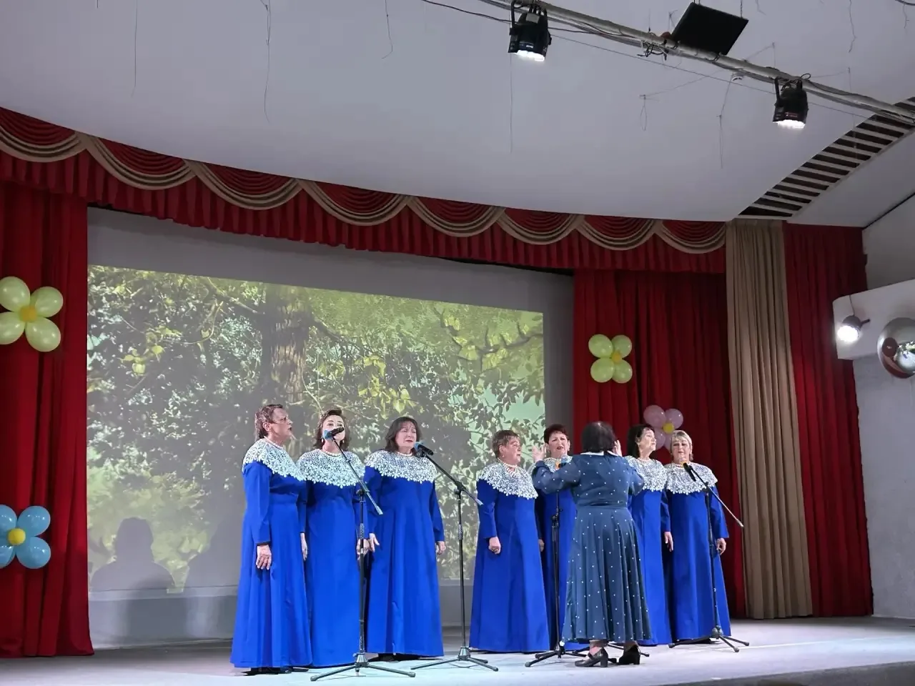 29 мая в МЦД «Ровесник» с огромным успехом прошёл отчётный концерт вокального ансамбля ...