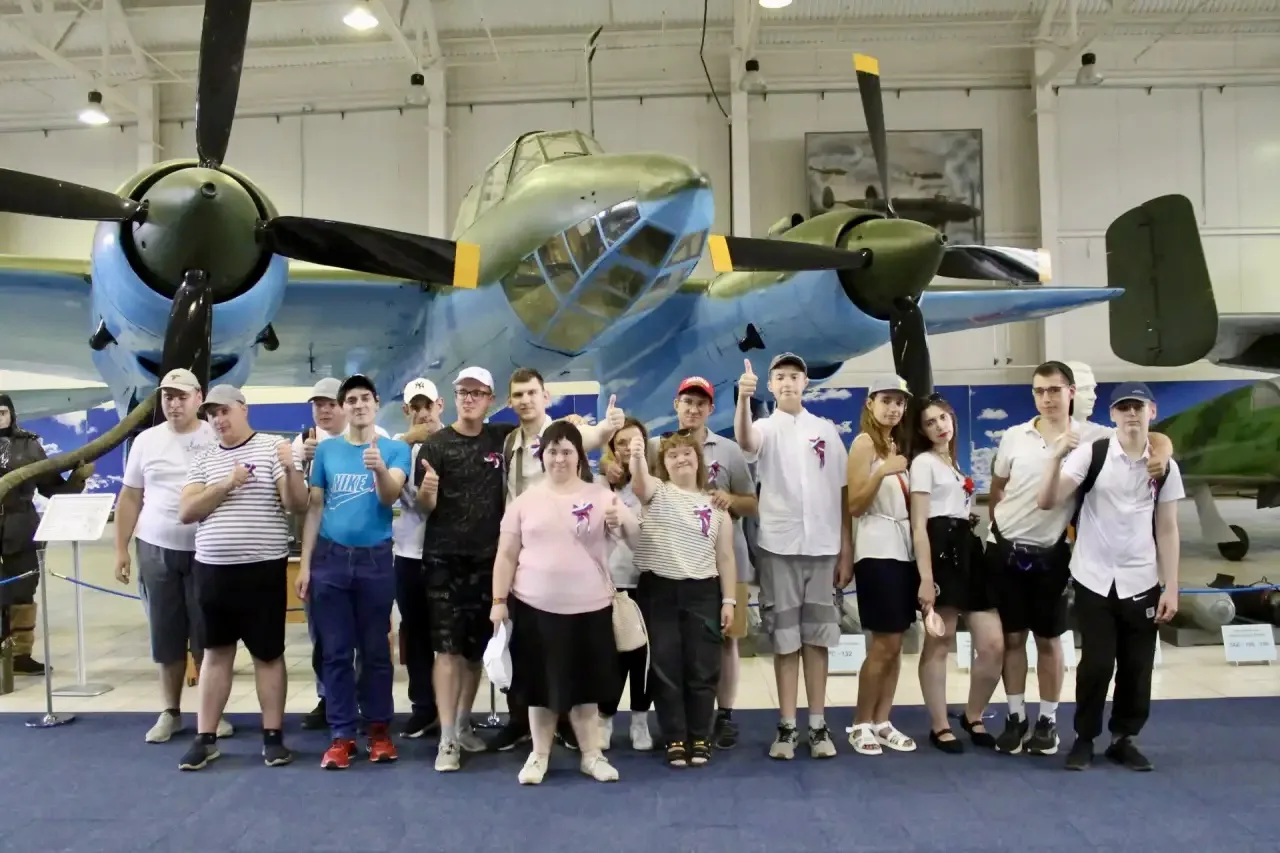 Первым делом, первым делом - самолёты !🛩️

🧑‍✈️👩‍✈️Кто из мальчишек в детстве не мечтал о небе ?!