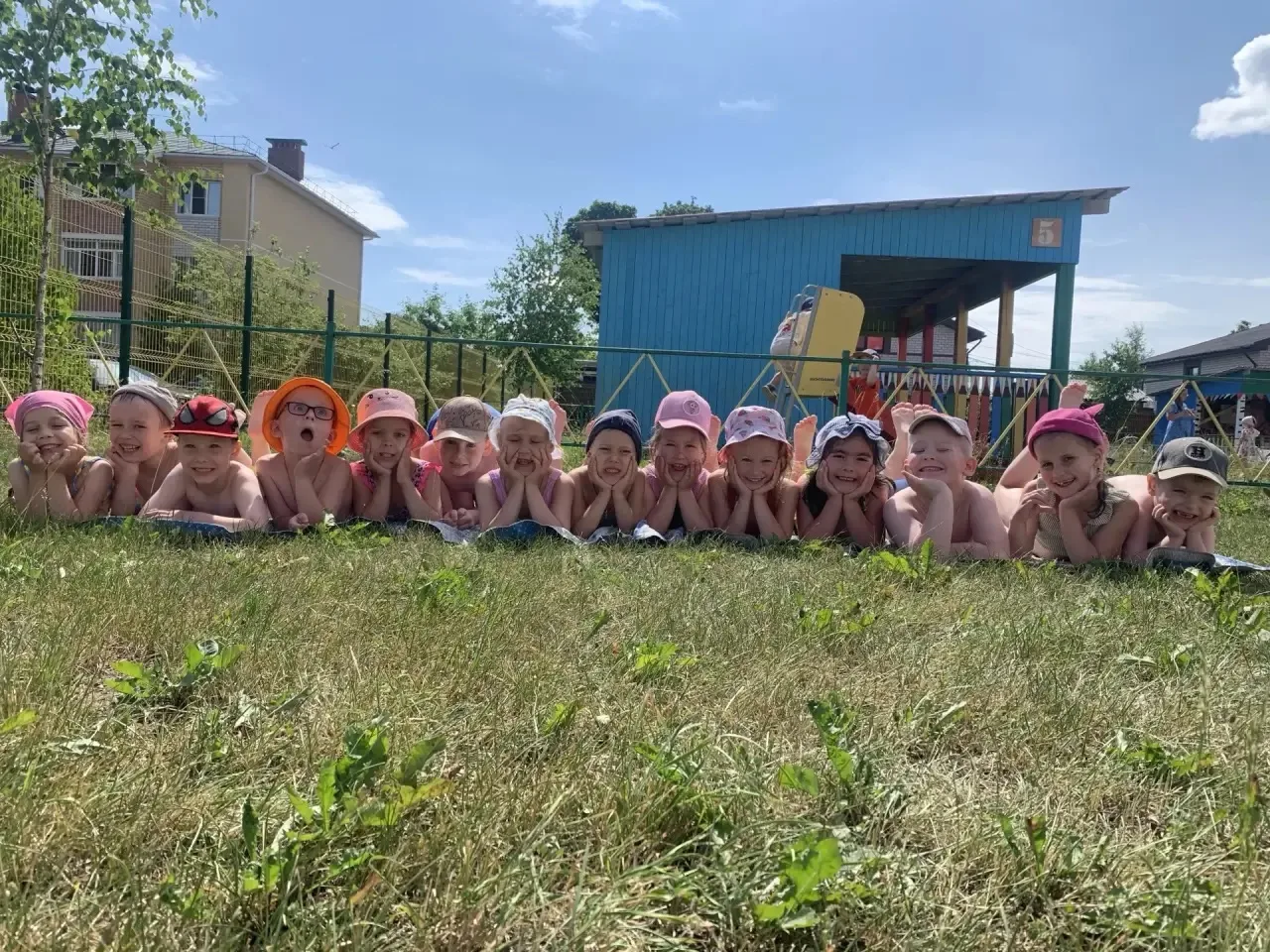 ☀️ Солнце, воздух и вода — наши лучшие друзья! ☀️

На одной из летних прогулок ребята с восторгом ра