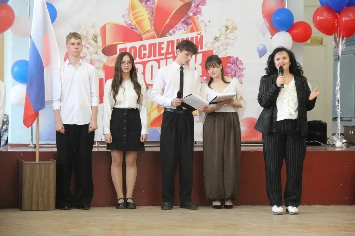 🎉Последний звонок: прощание со школой, старт во взрослую жизнь!🎉

Вчера в МБОУ "СШ № 55" прозвучал
