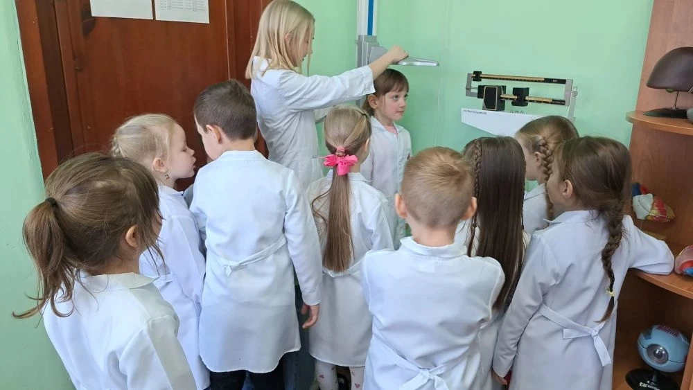 🧑‍⚕ 20 февраля в рамках сетевого взаимодействия участники «Школы Гиппократа» для ребятишек детского 