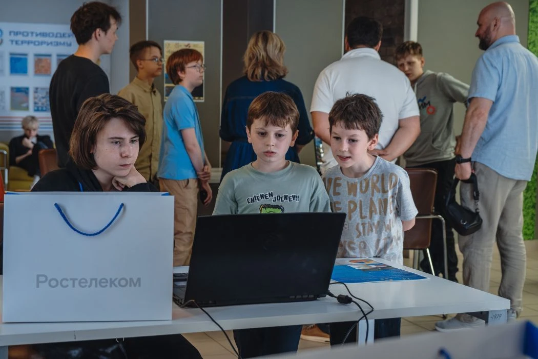 ✅Воспитанники «IT-куба» оцифровали музей, посвященный истории развития связи в Коми     Работа над с