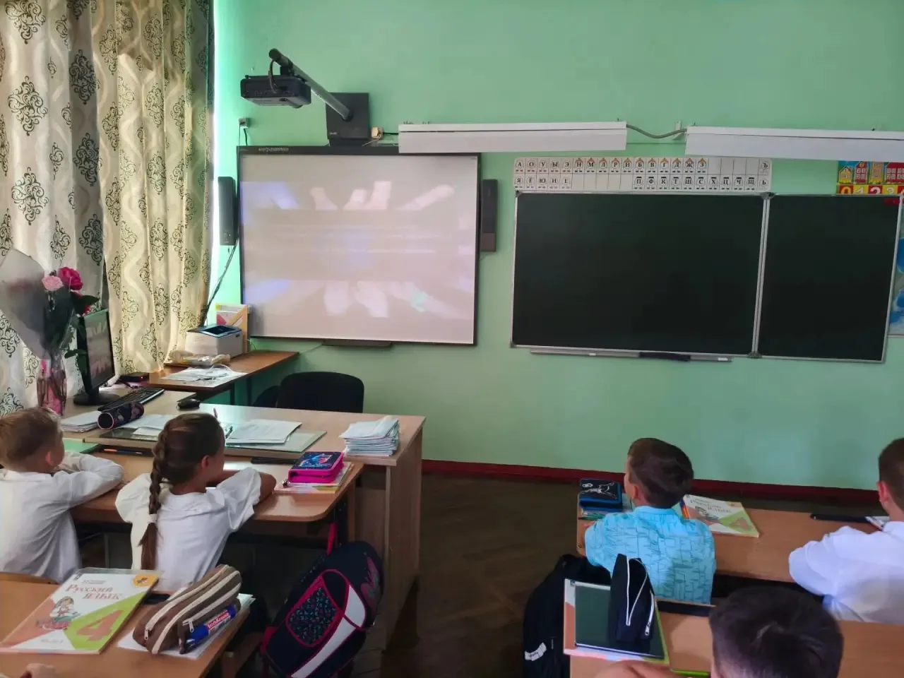 🕯 В 4 «А» классе прошёл классный час, посвящённый трагедии в Беслане.