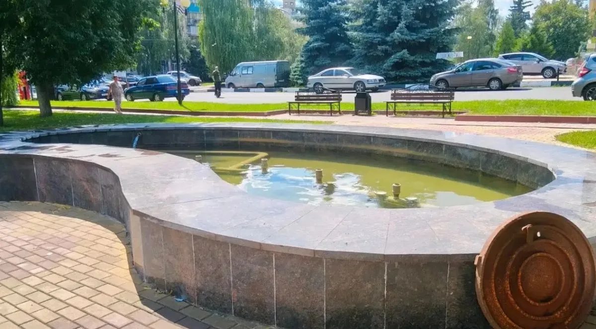 Куряне засорили мусором фонтан у памятника Свиридову
https://newskursk.ru/fn_1914803.html

Из-за ван