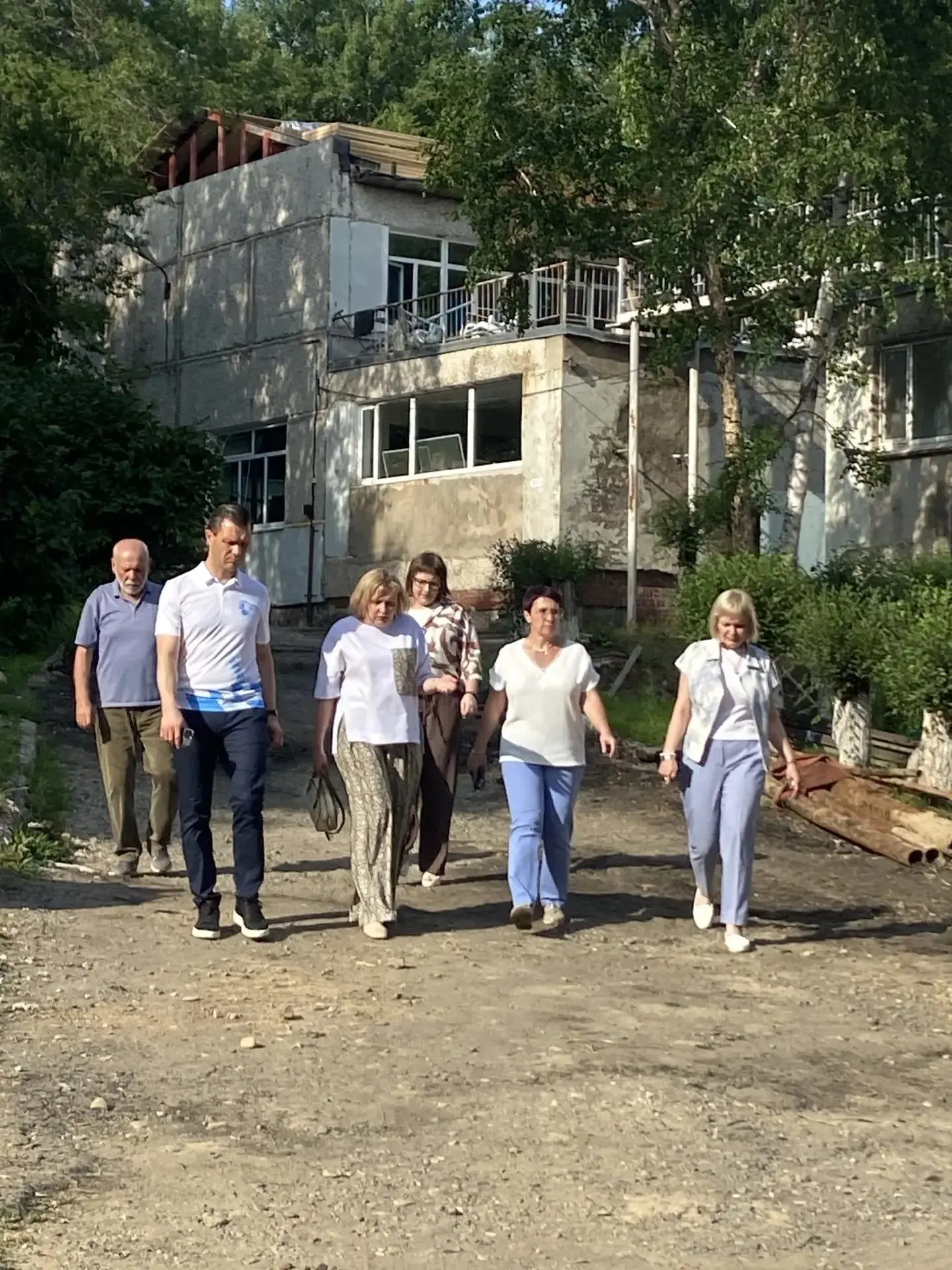 Рабочая поездка в Амурский район: министр образования оценил ход ремонтов и летний отдых детей
22 и 