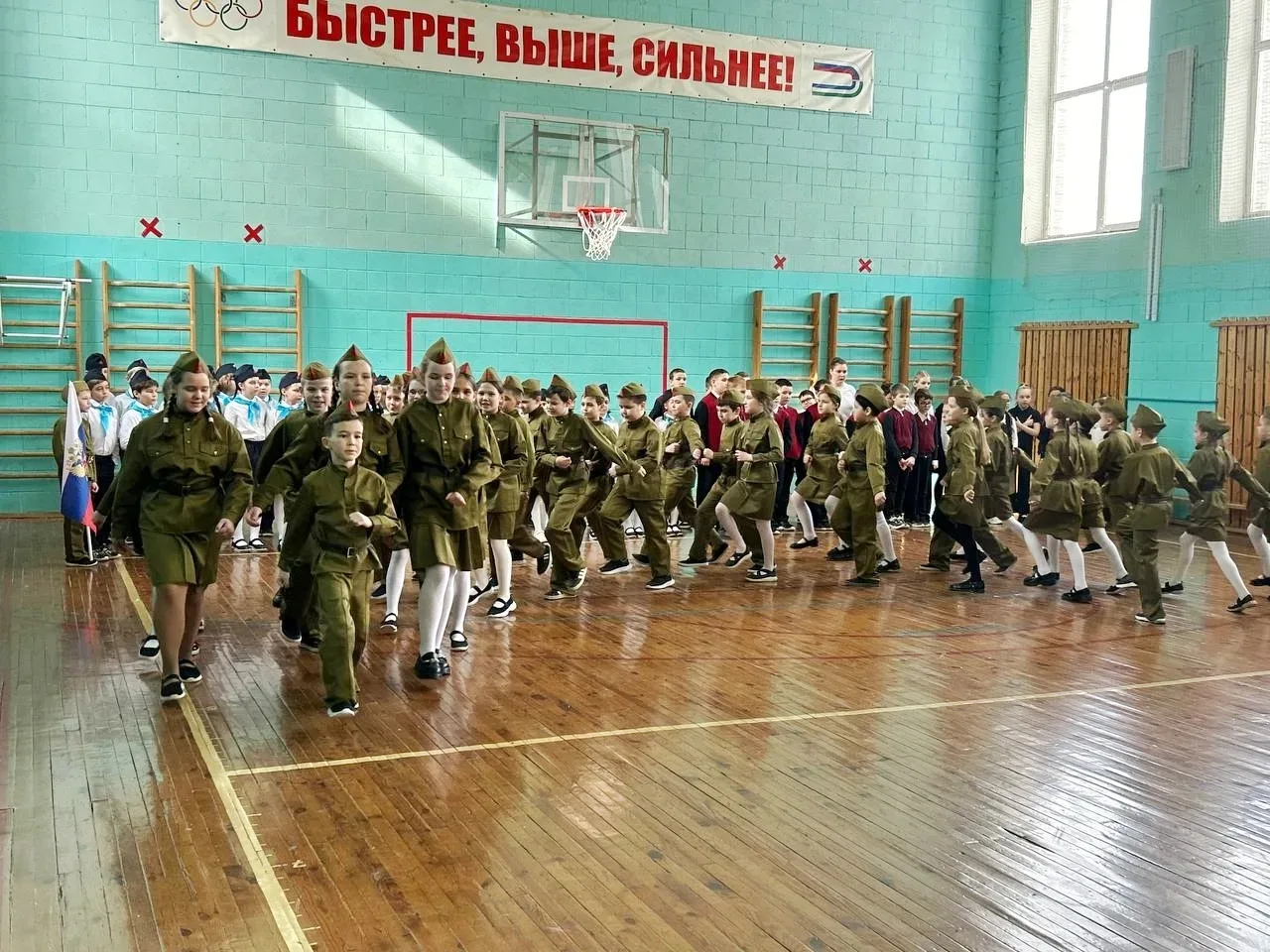 📌«Ежегодный школьный смотр строя и песни»  В  чёткой поступи детского марша Нам желанье даётся и сил