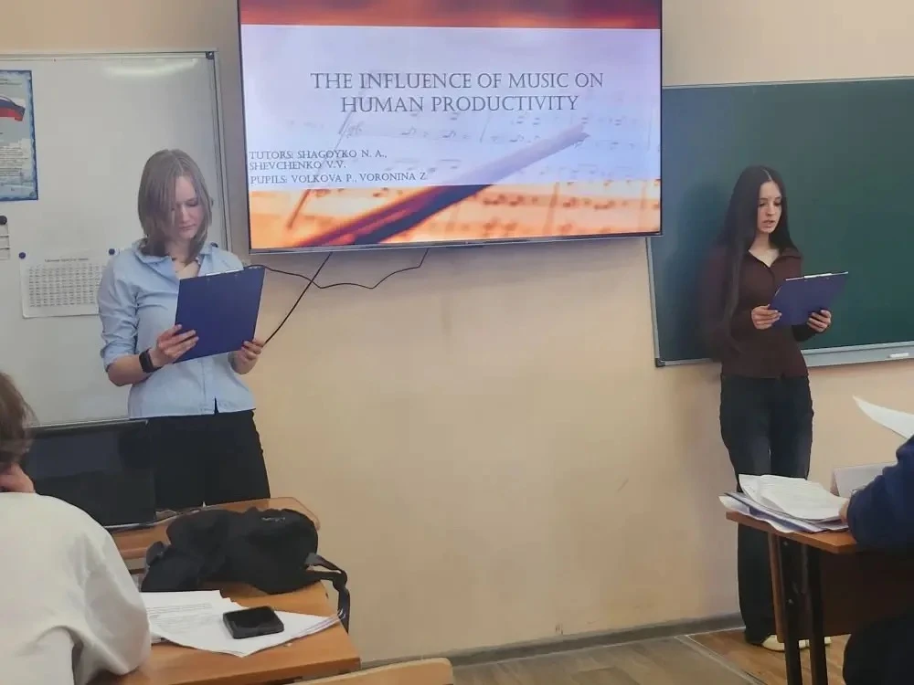 🚀 HELLO, SCHOOL! Итоги Englishmania: 🚀  🎉 Наши маленькие гении из 2б и 2в почти вышли на уровень "Ан