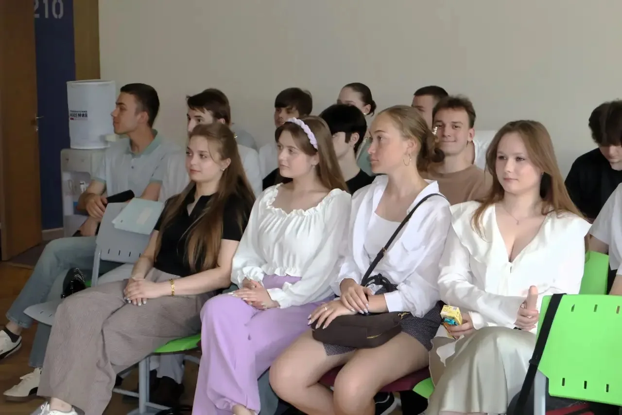Студенты 2 курса очной формы обучения провели мастер-классы для  школьников 9 класса школы №19.  📌Вт
