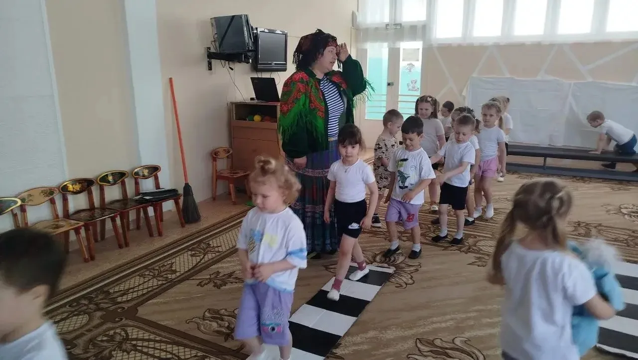В гости к ребятам вторых младших и средних групп пришла Добрая Баба Яга – сказочная гер...
