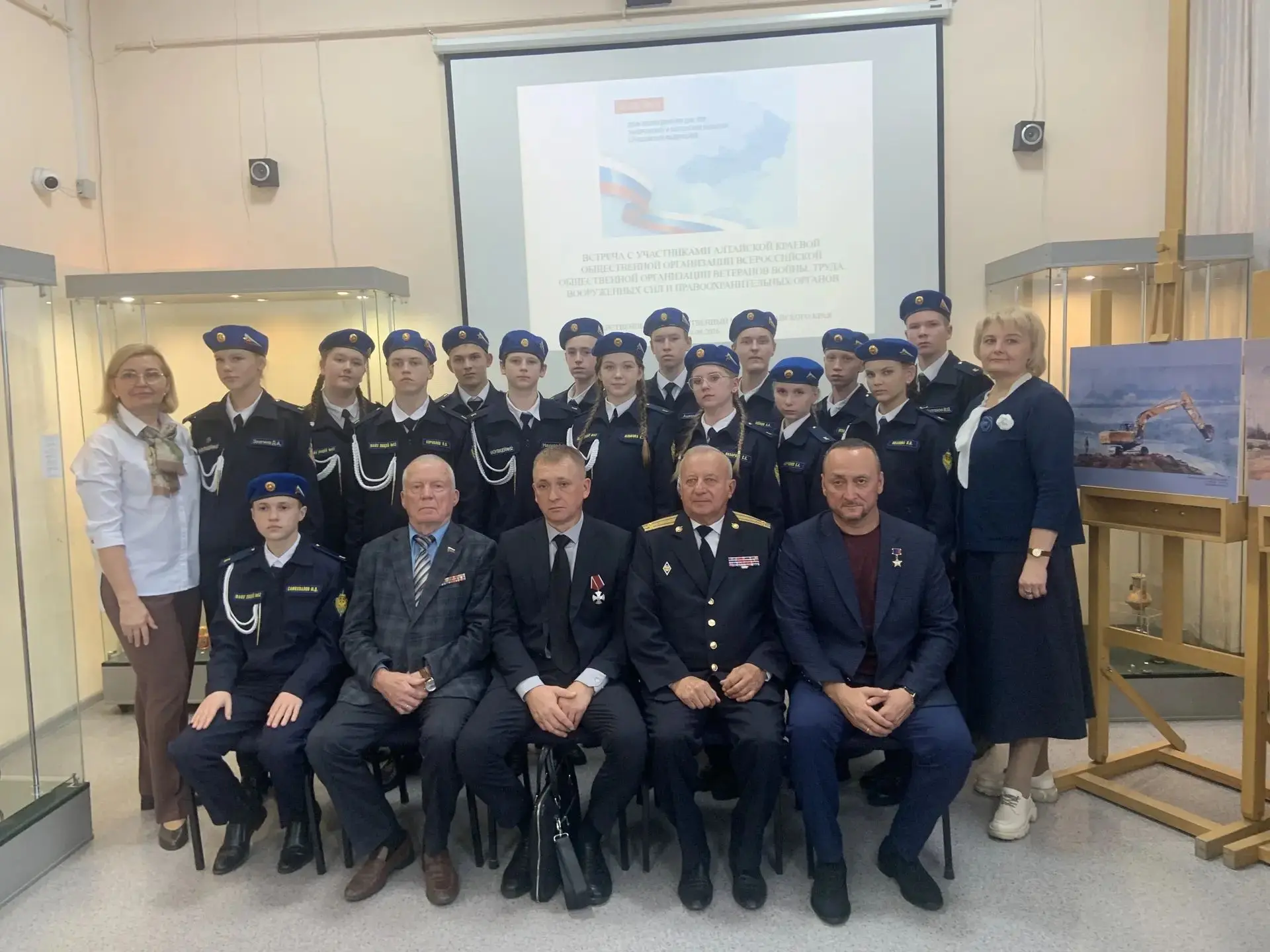 🇷🇺 Урок мужества и единства: ученики 8 «А» класса посетили памятную встречу в Художес...