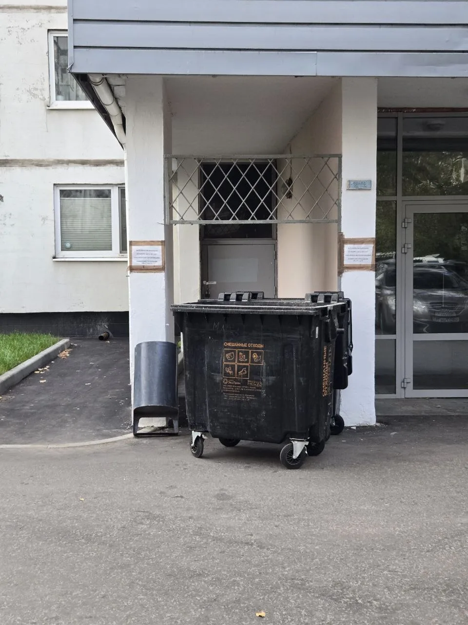 Сосед на днях заметил необычное объявление у дома 16 в Олимпийской деревне. На нём прос...