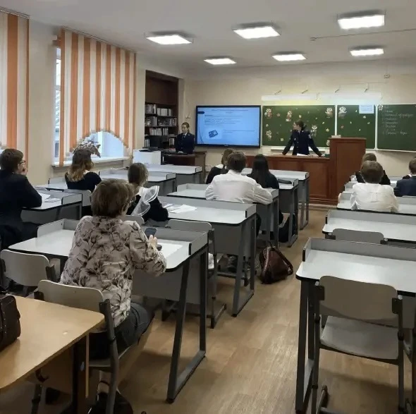 В Новосибирске полицейские провели для учащихся профилактическое мероприятие