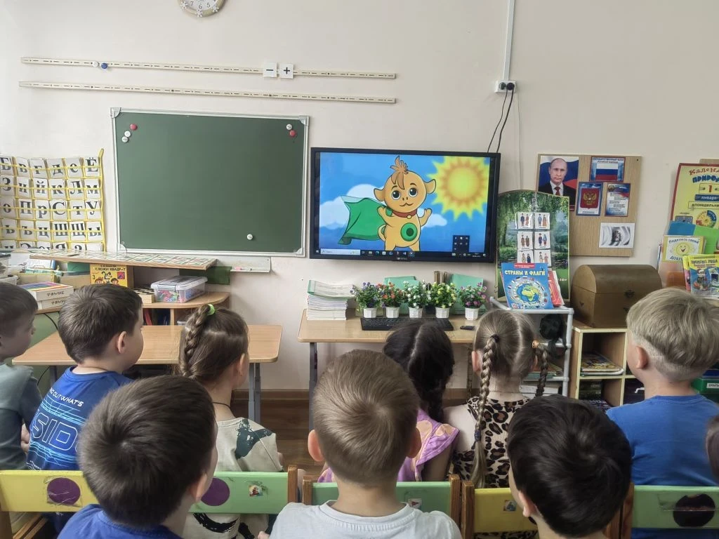 Сегодня ребята из подготовительной группы № 12 смотрели мультипликационный сериал созданный в рамках