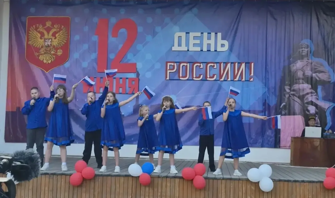 🇷🇺 День России в парке Камышина

12 июня в городском парке культуры и отдыха им. Комсомольцев-добр