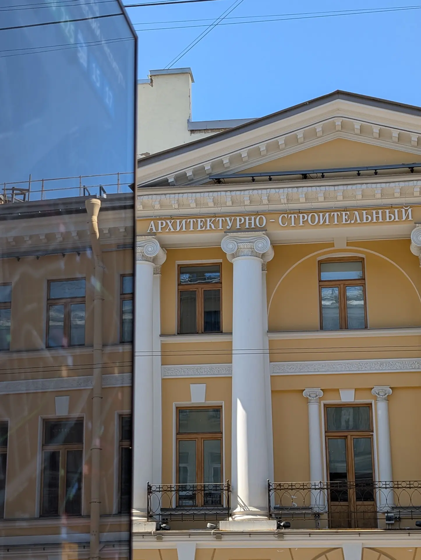 Доброе утро, СПбГАСУ ☀️

Лето, сессия, защиты ВКР — время ответственное, но финиш уже близко. Держим