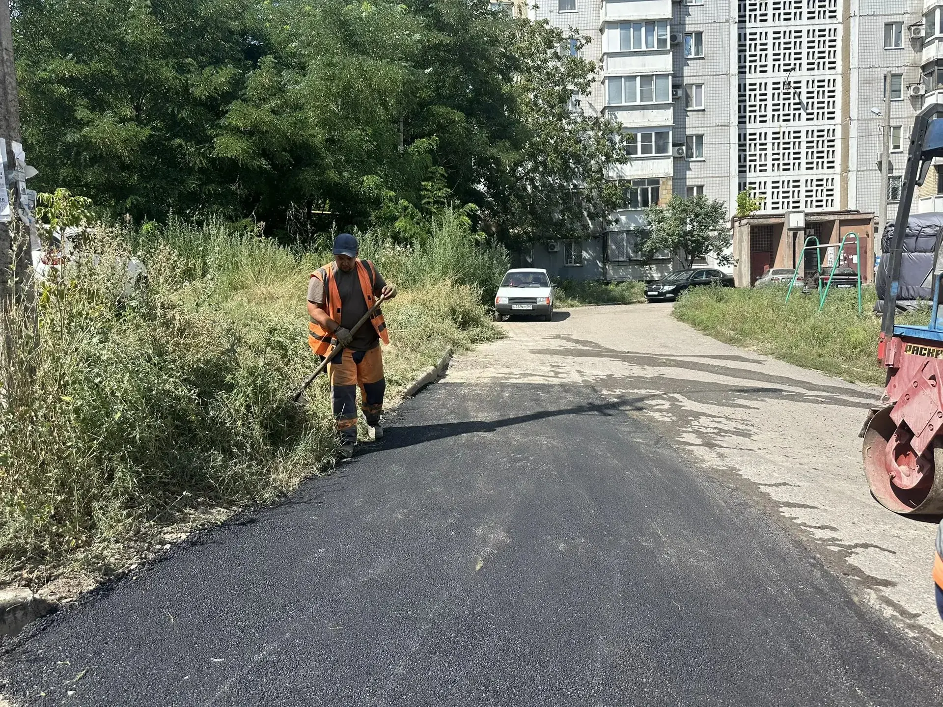 Также выполнены работы по восстановлению нарушенного дорожного покрытия при работах ком...