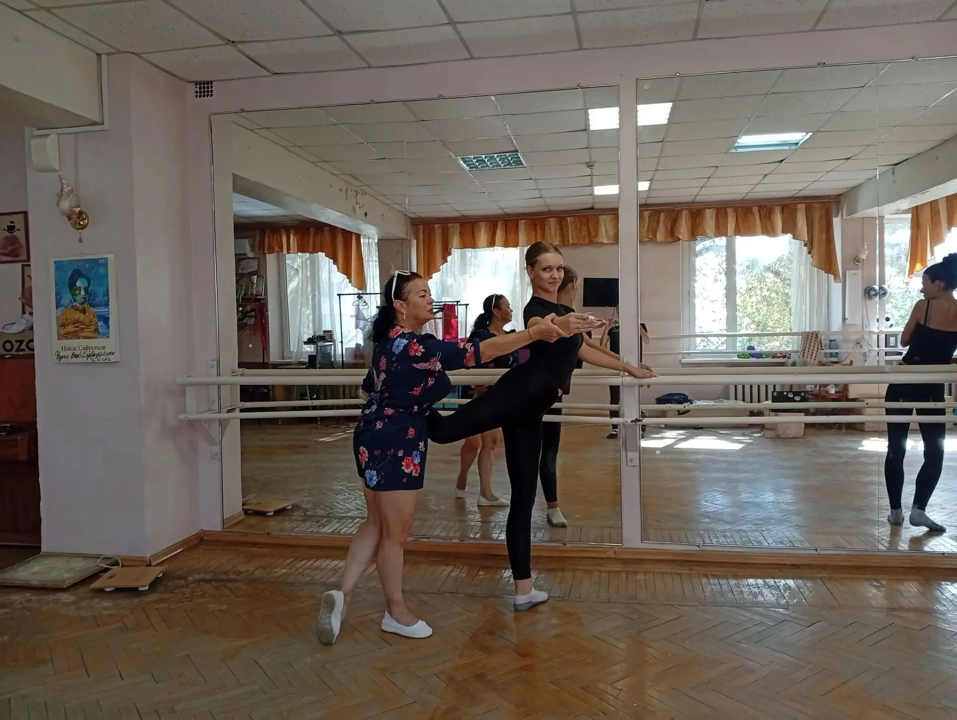 Поздравляем выпускников образцового ансамбля .эстрадного танца «Жемчужина»  с поступлен...