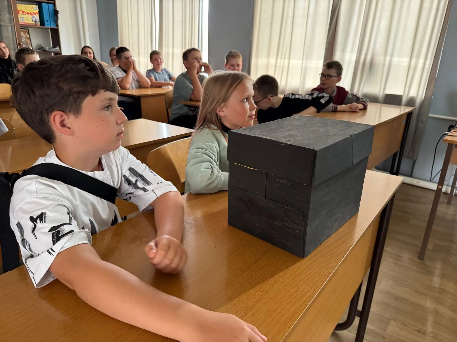 ⁉️ЧТО? ГДЕ? КОГДА?⁉️

📚 Наши 3, 4 и 5 отряды вместе со своими педагогами примерили на себя роли нас