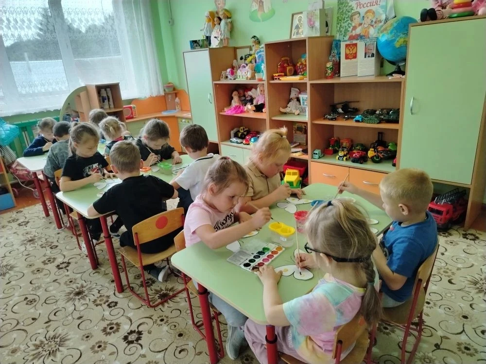 Воспитанники старшей-подготовительной группы нашего детского сада с большим удовольствием рисовали б