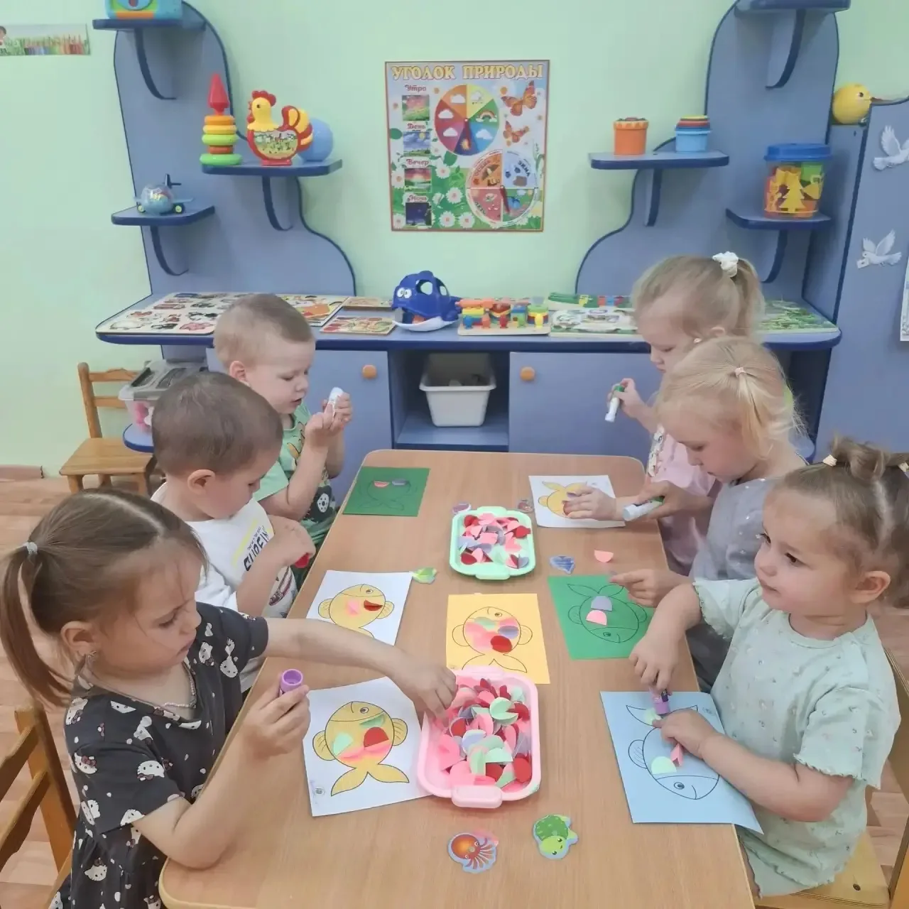12июля-День рыбака!🐟
Дети первой младшей группы и воспитатели: Сороколетова А. В., и Панфиленко Л. 