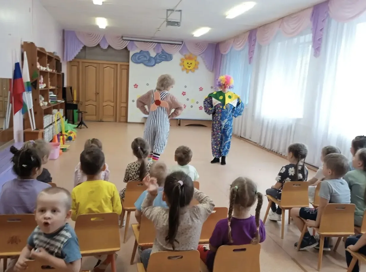 🏀 Как мяч делает ребенка умнее

Сегодня в нашем детском саду царила атмосфера праздника! Дети от мл