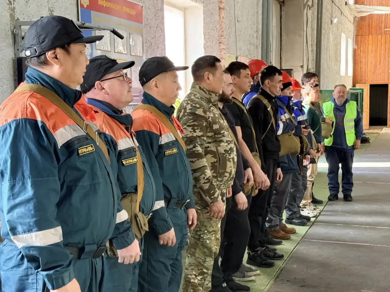🚒Кто быстрее наденет противогаз и окажет первую помощь? На полигоне МЧС Якутии соревно...