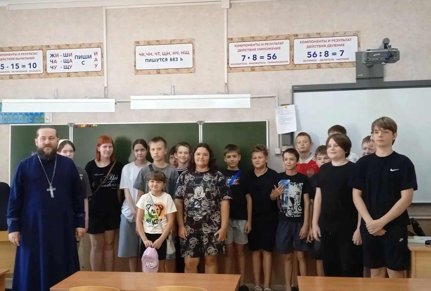 ☀️20 августа настоятель городского храма, отец Артемий, посетил летнюю пришкольную площ...