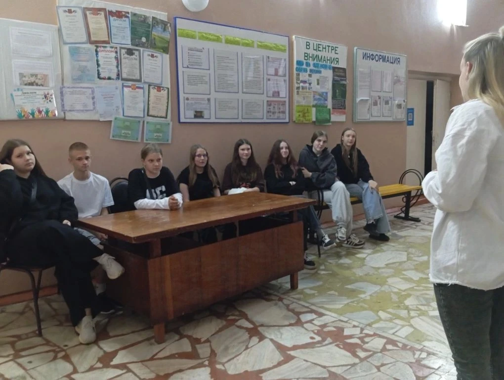 Работники Кучкинского досугового центра провели профилактическую беседу на тему «Мифы и...