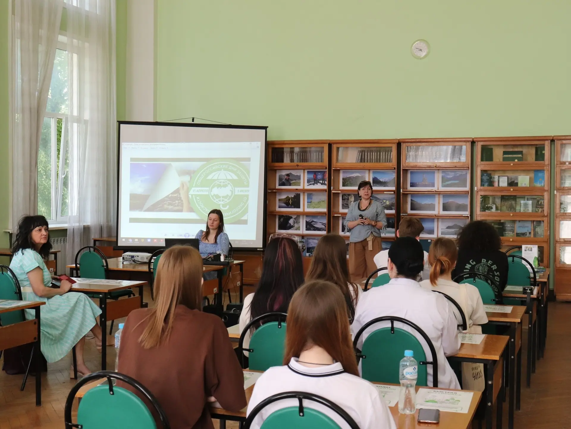 🌿 В Никитинке прошла экологическая акция для студентов ВГЛТУ