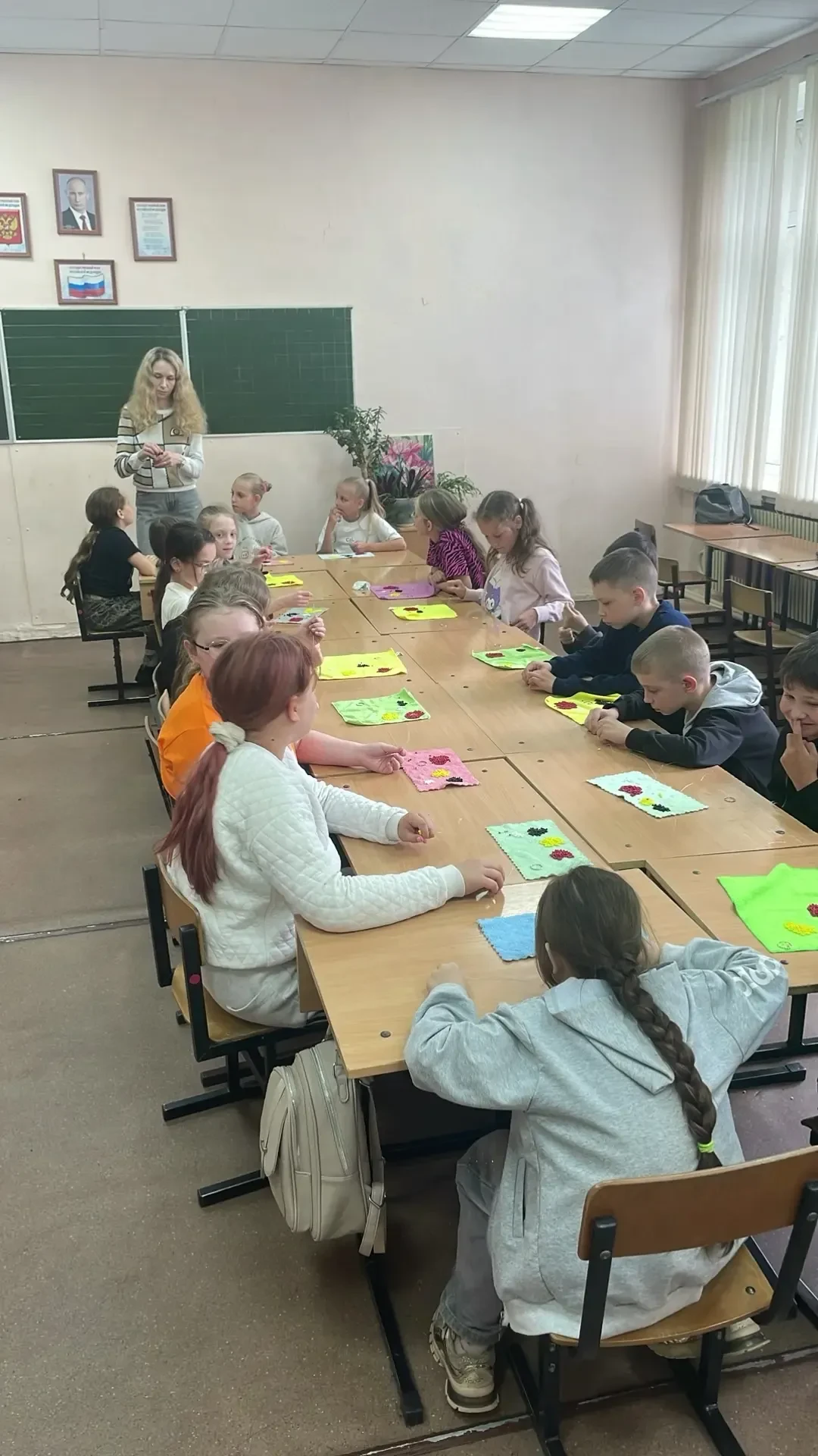 17 июня в летнем школьном лагере прошло занятие по рукоделию, в рамках которого дети создавали интер